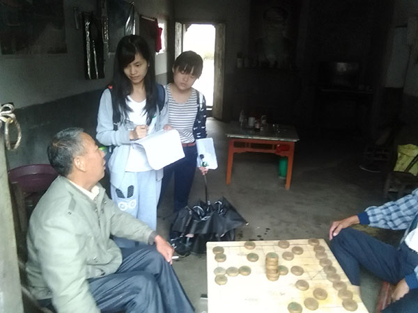 老爷爷停下象棋对弈配合调研问答.jpg 老爷爷停下象棋对弈配合调研问答.jpg
