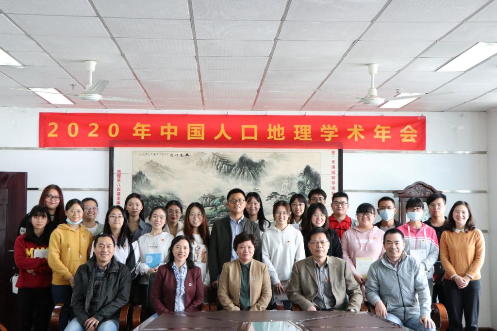 与会人员合影 与会人员合影