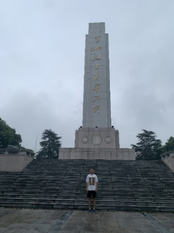 马宏然参观宜昌革命烈士陵园 马宏然参观宜昌革命烈士陵园