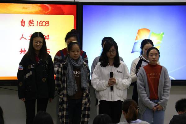 16级学习十九大活动诗歌朗诵环节